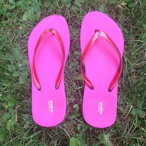 🎁 Free with purchase 🎁 La Vie En Rose - Hot Pink Flip Flops